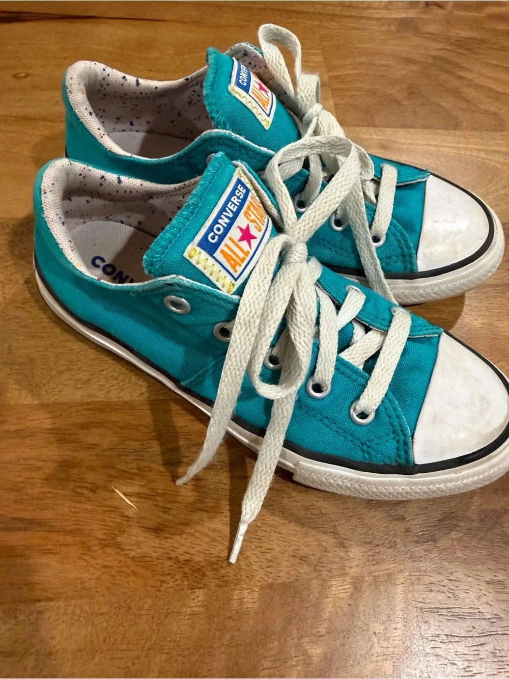 Converse Low Top Sneakers in Teal Blue w/ Confetti Accents Kid’s Size 1